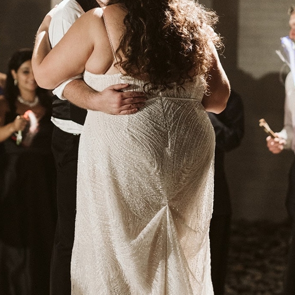 Wedding dress - Picture 4 of 11